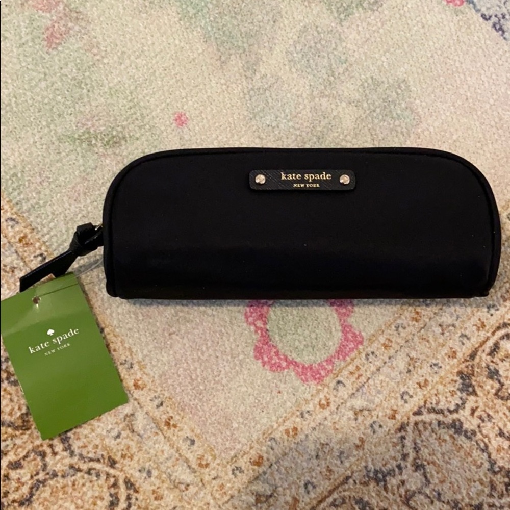 Kate Spade ♠️ small sunglass/utility zip bag